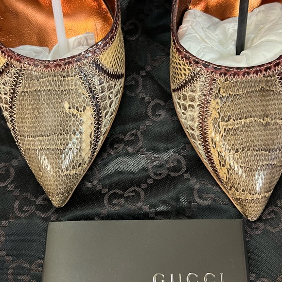 GUCCI Python Printed Pumps 💗 - Picture 9 of 12